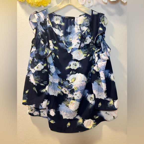 Gibson Tops - Gibson Navy Floral Ruffle Sleeve Blouse with White Roses